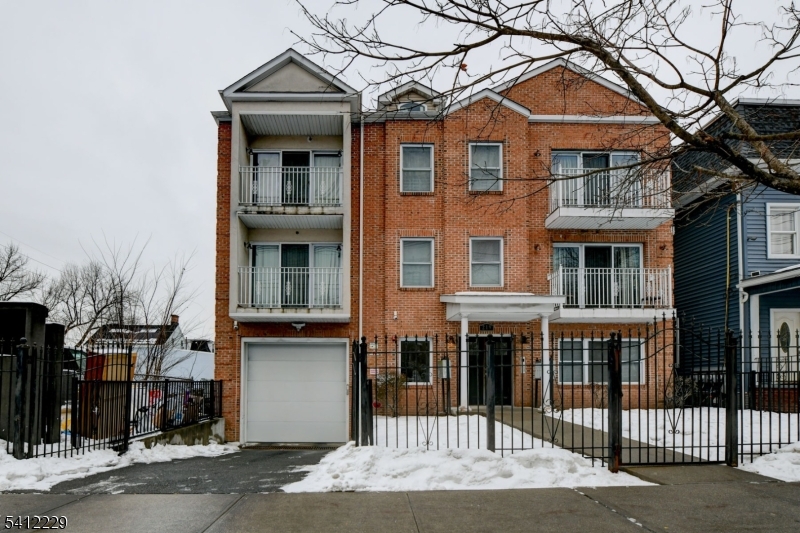 North Newark - Commercial Sale