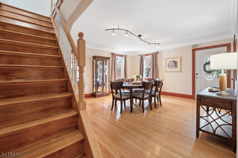 OLD Amwell Rd, quiet street - Residential