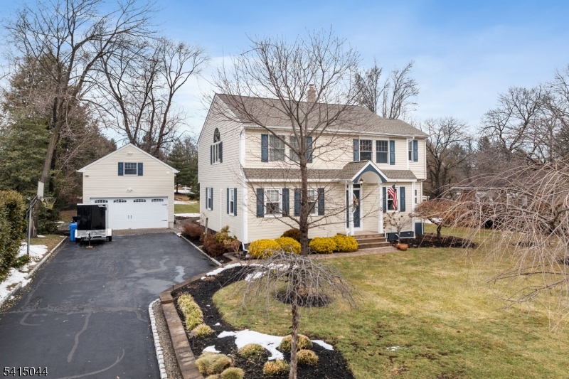 OLD Amwell Rd, quiet street - Residential