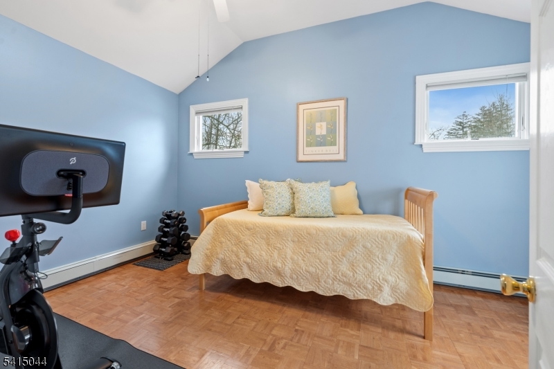 OLD Amwell Rd, quiet street - Residential