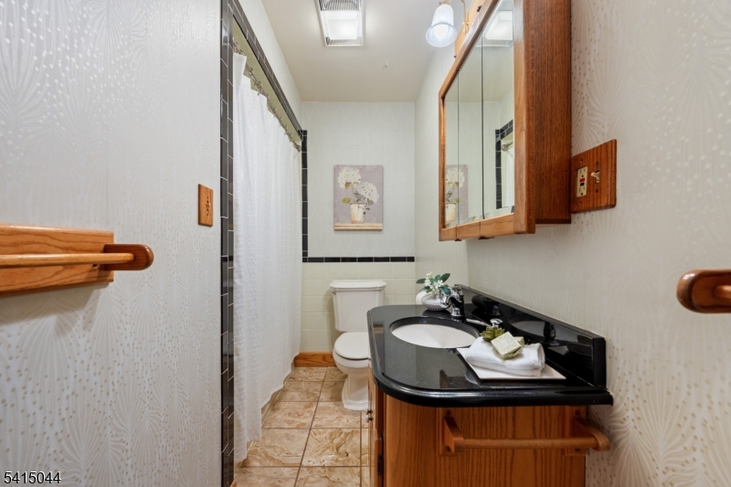 OLD Amwell Rd, quiet street - Residential