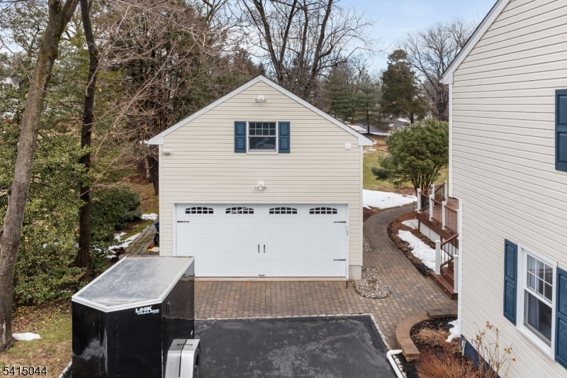 OLD Amwell Rd, quiet street - Residential