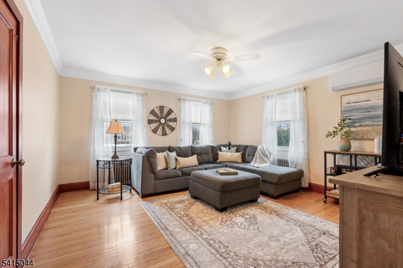 OLD Amwell Rd, quiet street - Residential