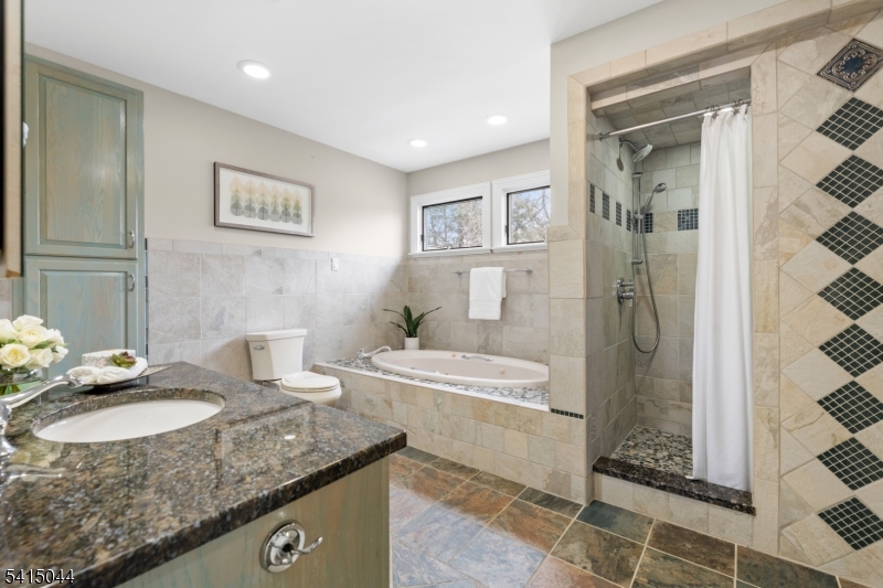 OLD Amwell Rd, quiet street - Residential