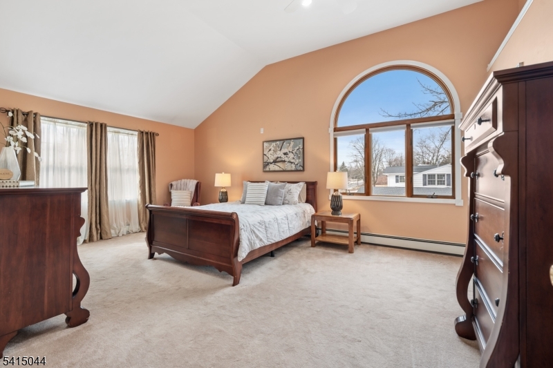 OLD Amwell Rd, quiet street - Residential