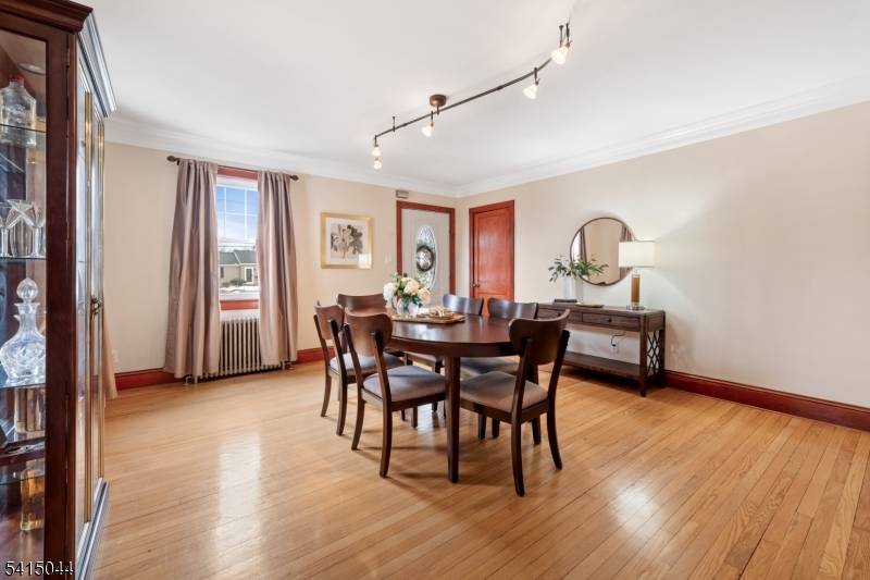 OLD Amwell Rd, quiet street - Residential