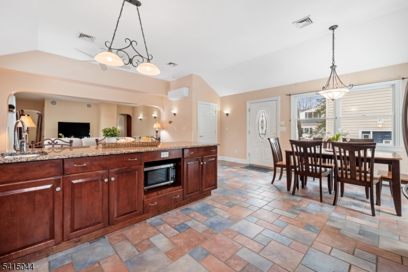 OLD Amwell Rd, quiet street - Residential