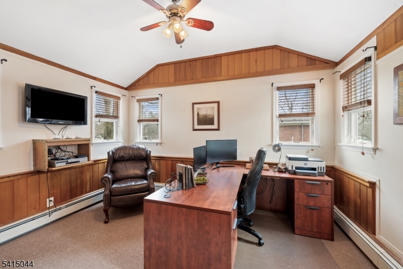 OLD Amwell Rd, quiet street - Residential