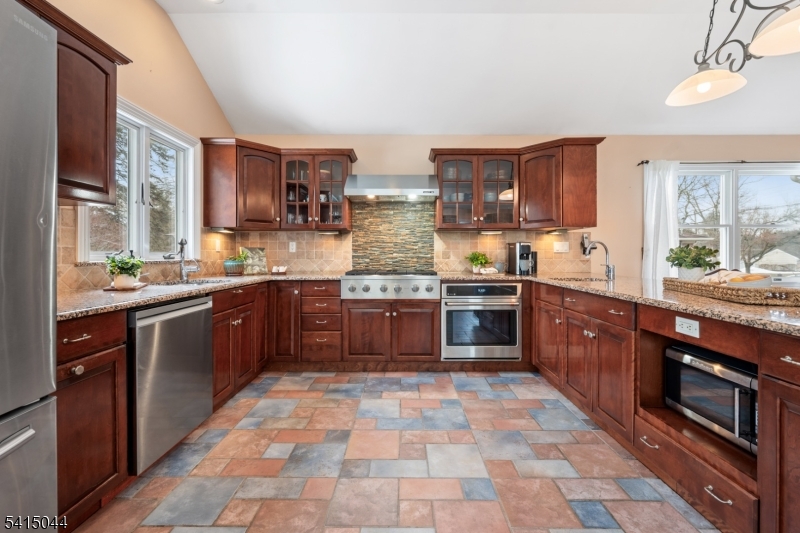 OLD Amwell Rd, quiet street - Residential