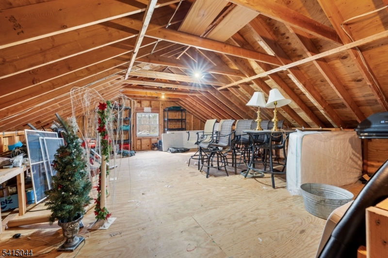 OLD Amwell Rd, quiet street - Residential