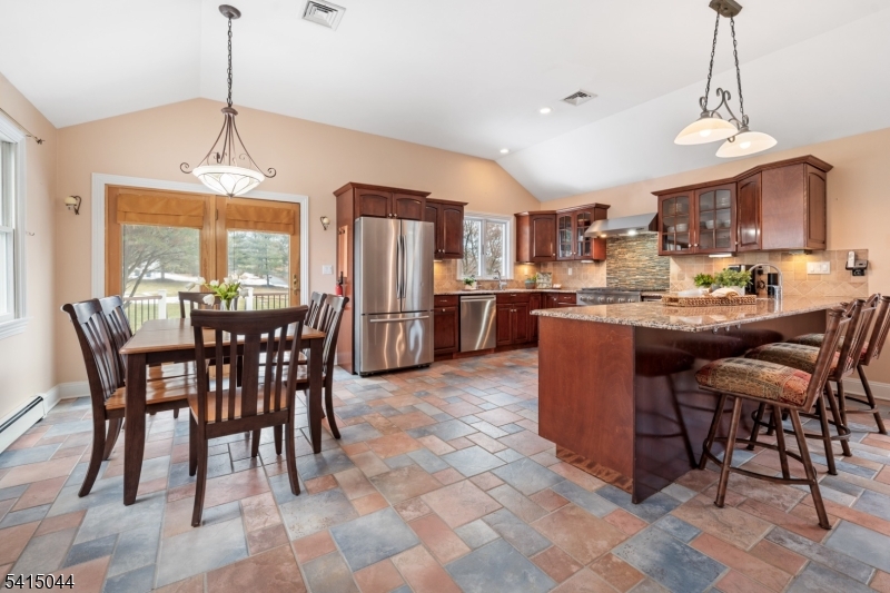 OLD Amwell Rd, quiet street - Residential