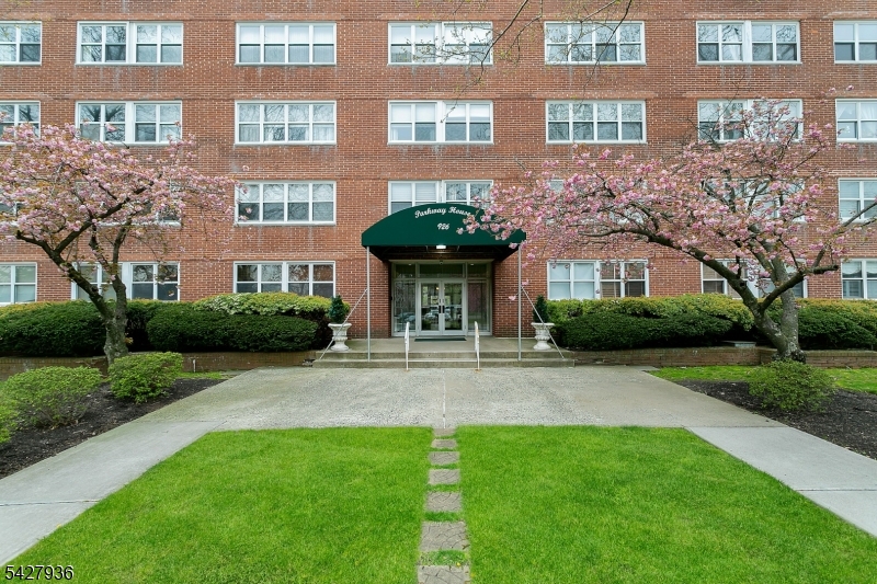 Parkway House - Residential