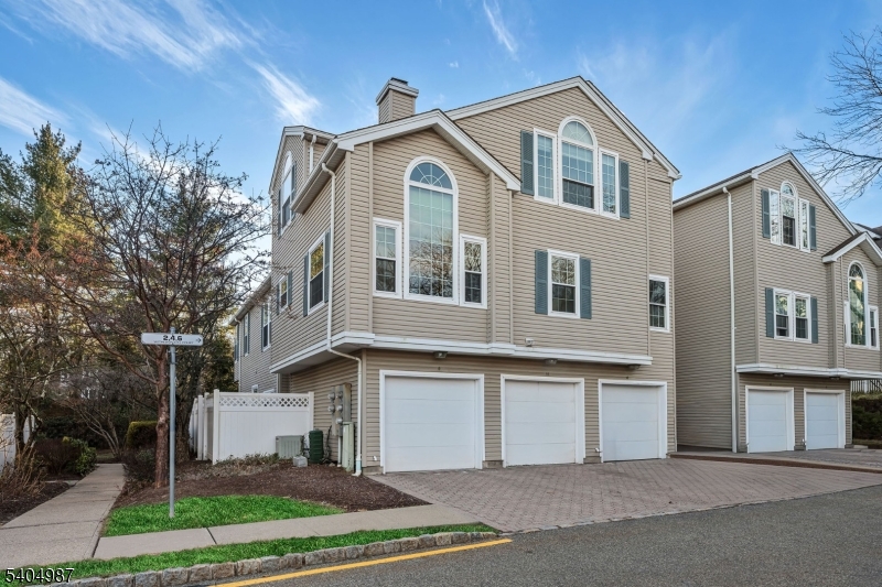 Rose Arbor - Residential