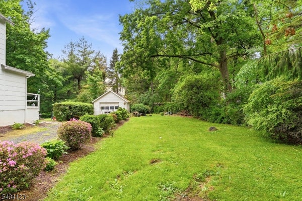12 BODNAR ST, BERNARDSVILLE, NJ 07924 - Image e2abcf62e27fb2cf0e122e0d8d639c39/3337080163