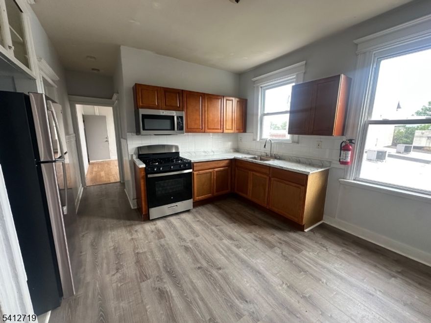 Looking for the perfect 3-bedroom, 1-bathroom home? You've come to the right place! Our cozy residences in Irvington offer the ideal blend of comfort and convenience. Schedule a viewing today and let us help you find your new home sweet home. ALL Vouchers are welcomed.