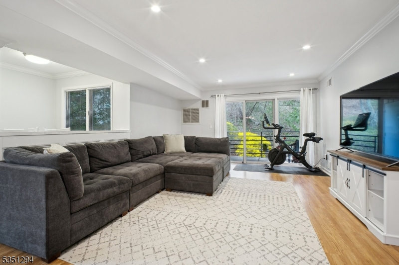 51 Mt Kemble Ave 212 212