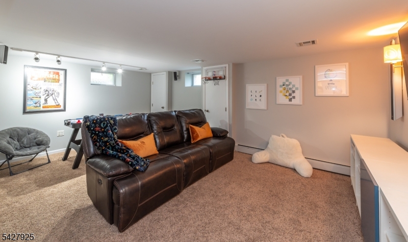 COLLEGE HILL - Residential
