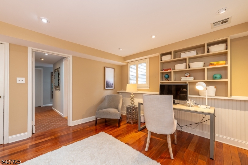 COLLEGE HILL - Residential