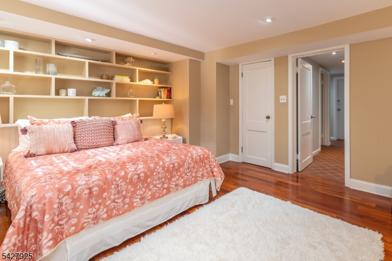COLLEGE HILL - Residential