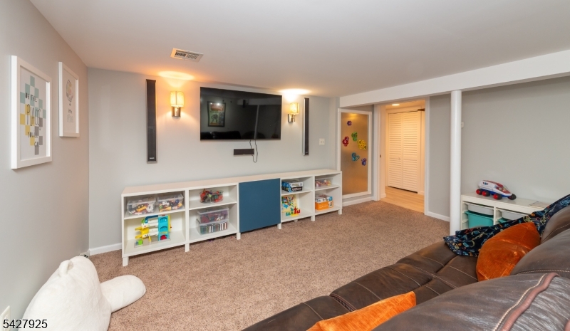COLLEGE HILL - Residential