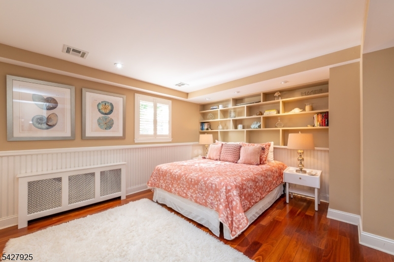 COLLEGE HILL - Residential