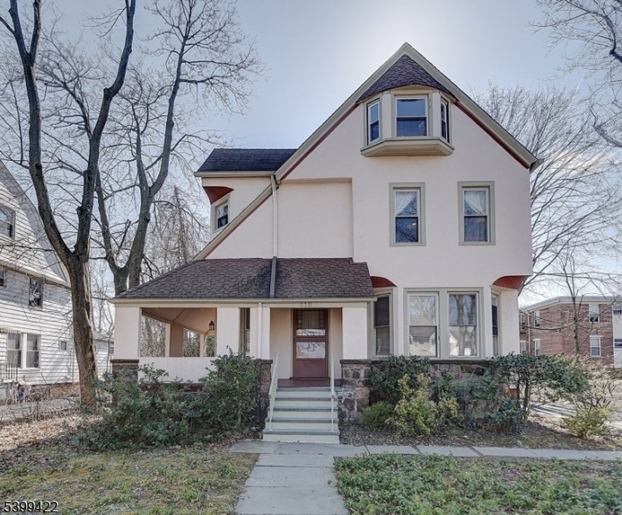 Wonderfully spacious 2 bedroom/1 bath apartment on second floor with tons of charm in a stately Tudor Colonial. Hardwood floors, huge kitchen-dining combo. Great location, centrally located between downtown & Walnut St shopping & dining. Laundry is in the basement, exclusive parking lot. Ready for Jan 1 move in!