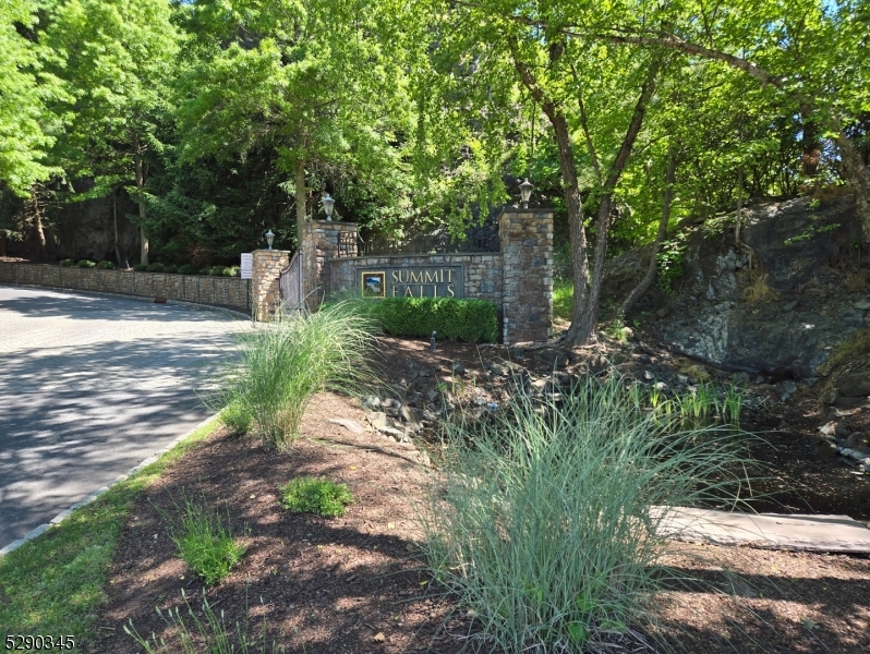 Summit Falls - Residential