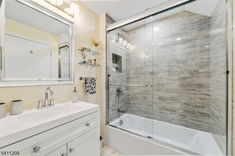 Riva Pointe - Residential