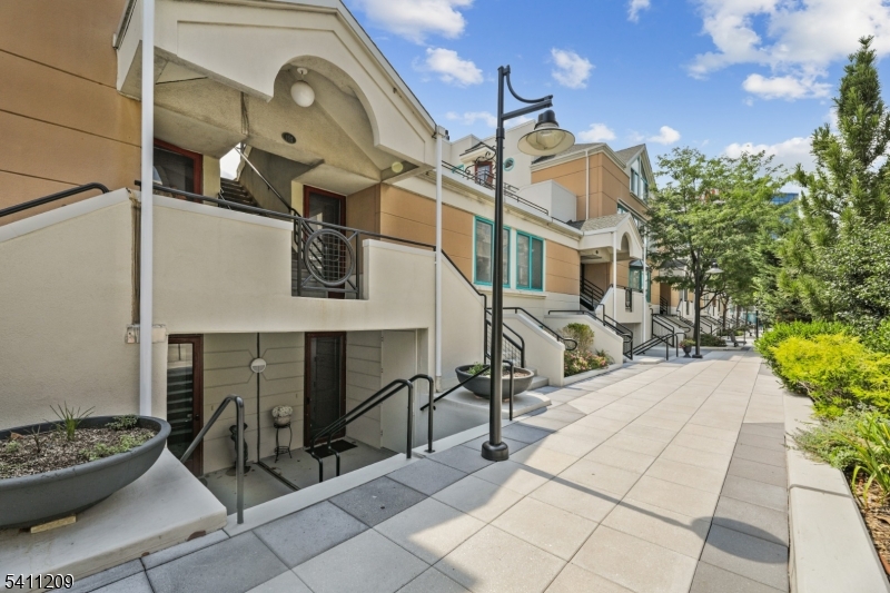 Riva Pointe - Residential