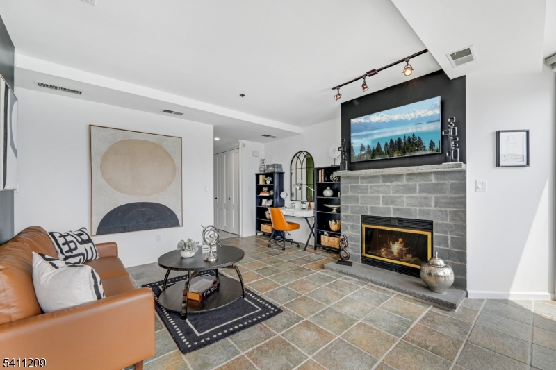 Riva Pointe - Residential