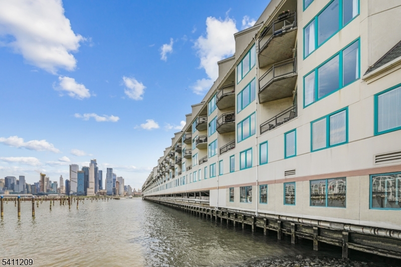 Riva Pointe - Residential