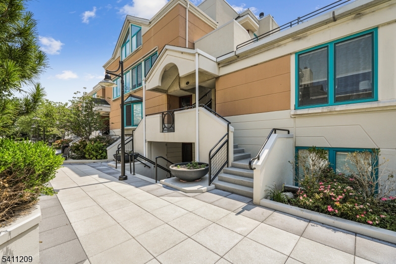 Riva Pointe - Residential