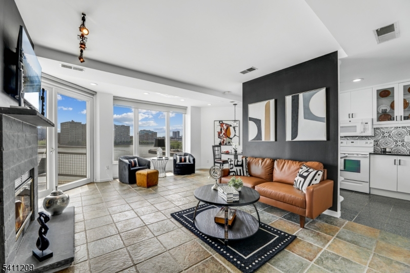 Riva Pointe - Residential