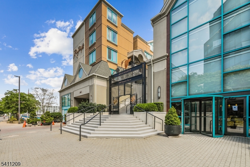 Riva Pointe - Residential