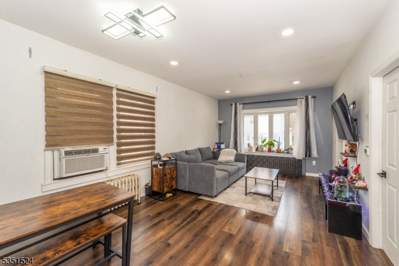 SINGLE FAMILY RENTAL - Residential Lease