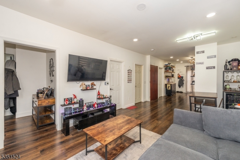 SINGLE FAMILY RENTAL - Residential Lease