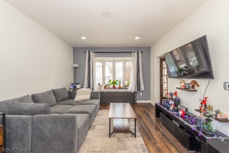 SINGLE FAMILY RENTAL - Residential Lease