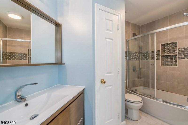 La Mer, LaMer - Residential Lease