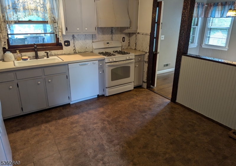 Bridgewater Twp., New Jersey 08807, United States, 3 Bedrooms Bedrooms, ,2 BathroomsBathrooms,Residential,Active,139418