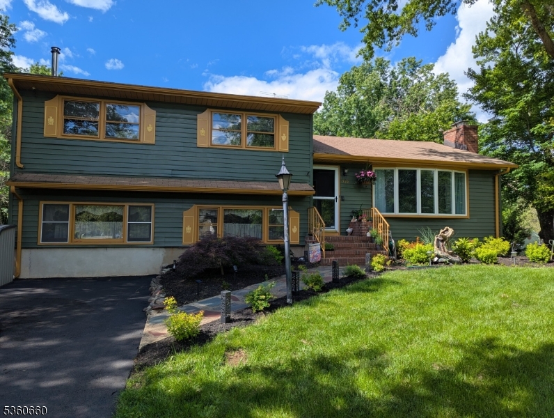 Bridgewater Twp., New Jersey 08807, United States, 3 Bedrooms Bedrooms, ,2 BathroomsBathrooms,Residential,Active,139418