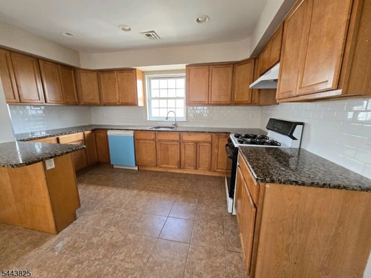 428 S 5TH ST, ELIZABETHPORT, NJ 07206 - Image e459e8de71da7ab4c9bd35a3c969e16e/2435627490