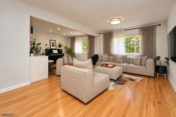 1462A RIVER RD APT 2, EDGEWATER, NJ 07020 - Image e48a6d30640b69bbf669bb8f37444b4e/2581352315