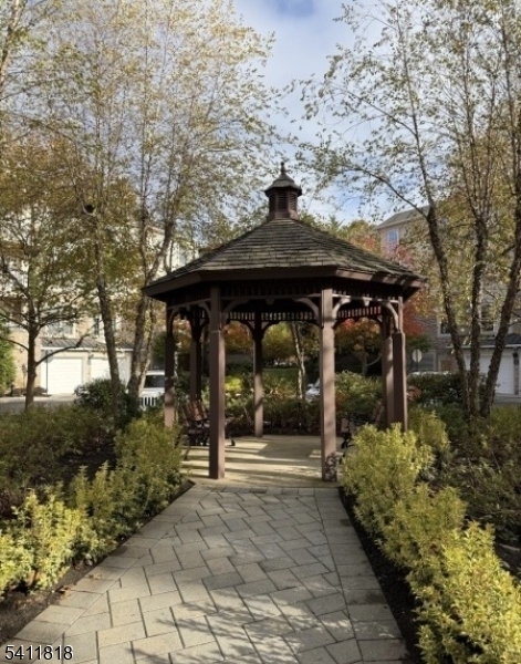 Four Seasons - Residential