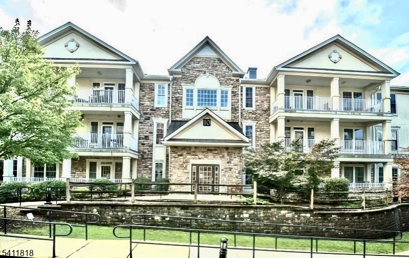 Four Seasons - Residential