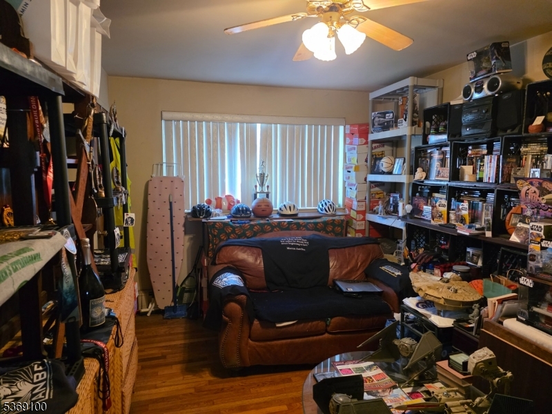 MANOR II - Residential