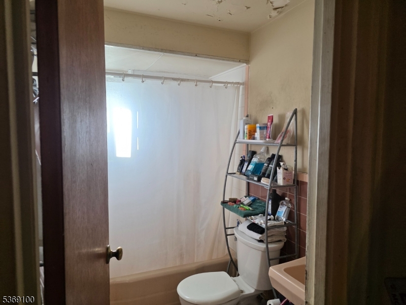 MANOR II - Residential