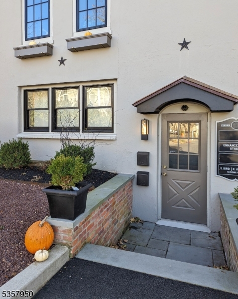 1 Feeder St