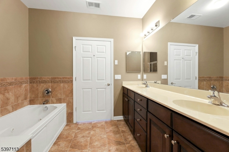 Four Seasons - Residential