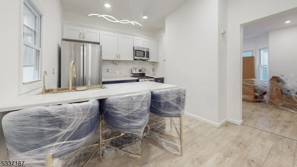 321 AMHERST ST, EAST ORANGE, NJ 07018 - Image e5b809db89553c687e48bb762bd5bf5e/4226107379