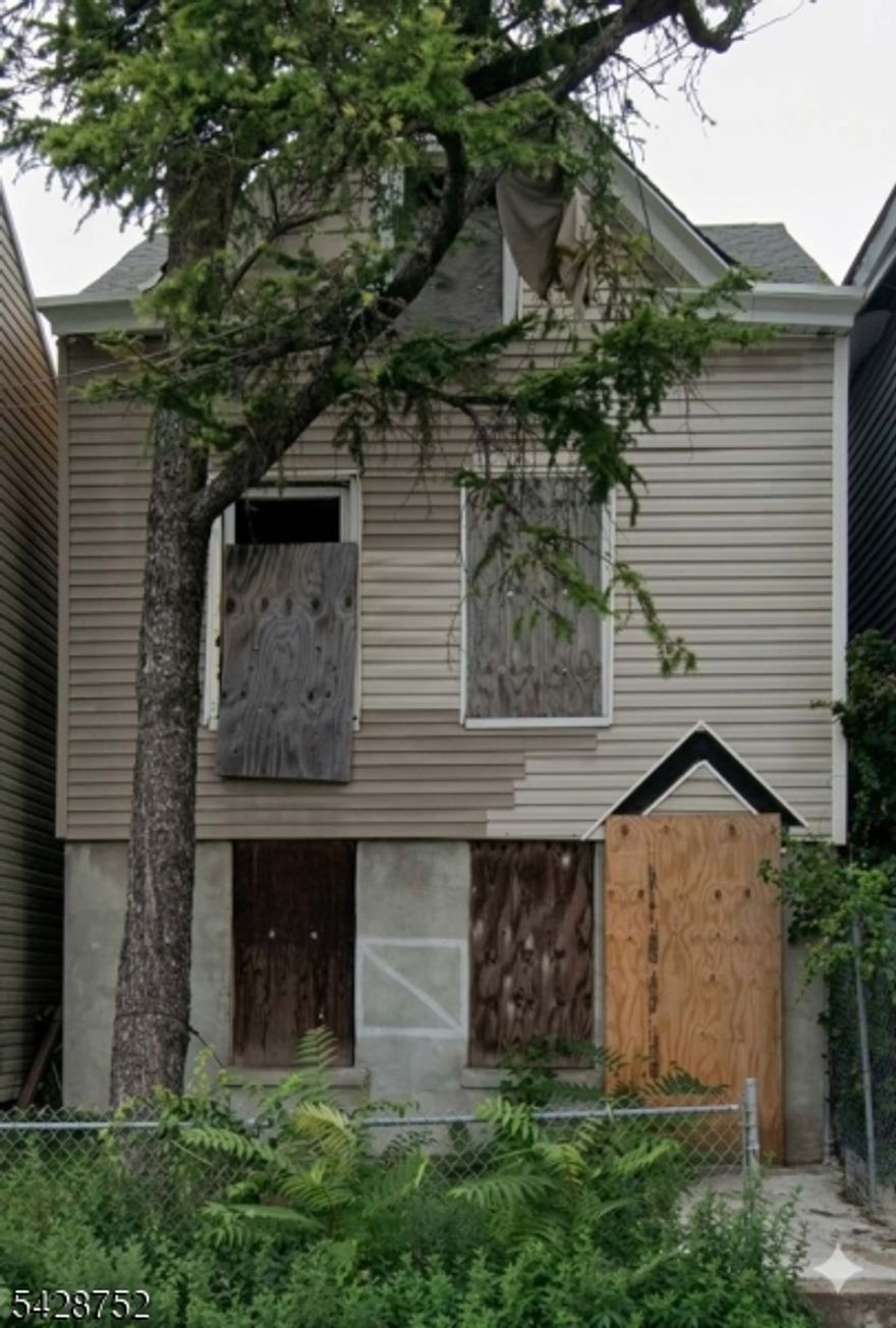 Approximately 1,000 sq ft property currently laid out as a 3-bedroom, 1-bathroom home. Opportunity to add an additional bathroom. Property requires a major renovation.Sold as-is.Cash or renovation financing preferred.Buyer responsible for all inspections.No utilities.Direct owner listing.No access will be granted without a confirmed showing. Do not enter the property without permission.